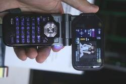 Illustration for article titled 3GSM: Battle of the Rotating Cellphone Screens